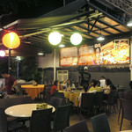 皇排肉骨茶 - スタッフお揃いの T-シャツ