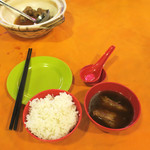 皇排肉骨茶 - ’スープでご飯’ が基本です