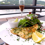 Restaurant Pegelhaus - お魚のフライとグリーンサラダ