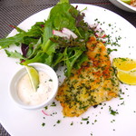 Restaurant Pegelhaus - お魚のフライとグリーンサラダ