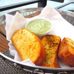 Restaurant Pegelhaus - ハーブの載ったフォカッチャ