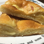 満寿屋商店 - あすなろクリームパンの断面