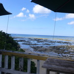浜辺の茶屋 - 屋上席からの、海！