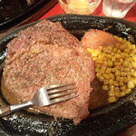 エル・ポコ - 半分食べ終わってしたのコーンとトマトが登場する