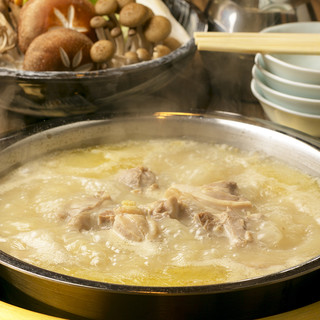 ``Ogon no Tori Hot Pot'' hot pot is famous for its flavorful soup