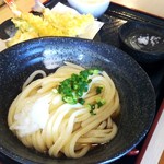 麺天 - 天ぷら盛り合わせうどんの冷に，ごはん小をきんぴらごぼうに変更（９００円）