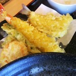 麺天 - 天ぷら盛り合わせうどんの冷に，ごはん小をきんぴらごぼうに変更（９００円）