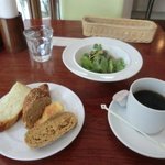 リール - ランチのパンとコーヒー（紅茶）はセルフで