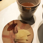 鶏割烹 ならや - 親子丼のスープ＆香の物♪