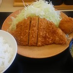 かつや - ロースカツ定食とチーズコロッケ