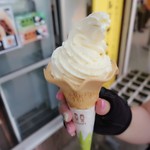 金剛山山頂 売店 - ソフトクリーム＠350