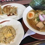 拉麺本家夢屋 - 醤油ラーメン+チャーハン餃子セット