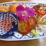 Sabaidhiru - アジア麺セット890円（おかず・サラダ）
