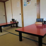 Shiyouka Hanten - 座敷は８卓で入口すぐのテーブル席は６卓