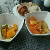 R restaurant & bar - カボチャ＋レモンと人参＋オレンジとパン＋自家製マーマレード(自然なオレンジの香りと味、給食のマーマレード・・あれは何やったんや・・と思わせる味)