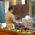 日本料理 たかむら - 料理人の繊細な仕事を見ることができます。