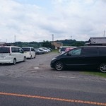 うなふじ - 入店前からお店前の砂利駐も渋滞