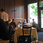 Higgins Restaurant and Bar - 店内