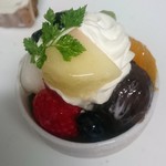 ”ケーキ屋さんの”クリームあんみつ420円