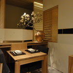 虎白 - 雰囲気良く上品な店内