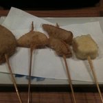 Kushimusubi Taku - 左より、豚ヒレ、長いも、タケノコ、モッツァレラチーズ