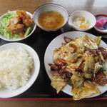 本格四川料理としゃぶしゃぶ 天府惠 - 日替りAレバとキャベツ炒め　580円
