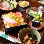 ぴっか - ちらし寿司は私好みの甘めの味付け
五目豆煮はとても軟らかく炊いてありました