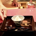 にくの匠 三芳 - お口直し：梅とシャンパンのシャーベット