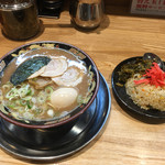 関西 風来軒 - とんこつラーメン半熟煮玉子入り、ミニチャーハン