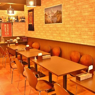 明るく広々とした空間で美味しいお酒とお料理をお楽しみ下さい♪