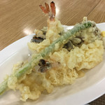 Okawari Raimukun - 天ぷら盛り合わせランチ980円の天ぷら