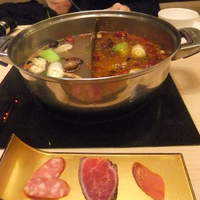 天香回味 赤坂別館 - 手前は前菜。無くっても別に。。。