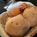 山本小屋 ふる里館 - 朝食のパンは３種