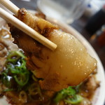 新福菜館 KiKi京橋店 - 大きめチャーシューの脂身が綺麗。