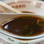 新福菜館 - スープのコクが深いようにも感じます。
