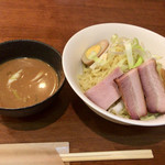 らあめん厨房 どる屋 - ごまだれつけ麺800円