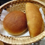 シェ・キクスイ - 自家製焼き立てハーブパン