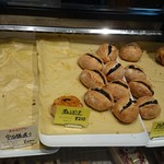 たま木亭 - ほうじ茶を使った名物パンや、ハード系に練乳クリームと和素材を合わせたスイーツ系