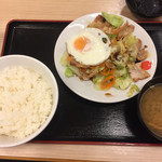Matsuya - 肉野菜の鉄板焼き「630円」
                      ンー、焼きそばの麺無しを食ってる感じですd(￣ ￣)
                      
