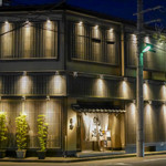 鳥忠 - 銀座の高級店のような外観