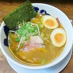 もんごいらーめん - もんごい（海老にんにく醤油）780円。