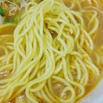 もんごいらーめん - 麺は細麺。