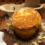 The Continental Bar St Pancras - レモンマフィンは、中のクリームが個人的に好きな味わい。