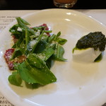 山猫軒 - 見蘭牛のカルパッチョとモッツァレラのバジルペースト添え
