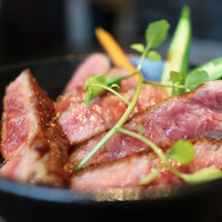 肉や大善 - サーロインステーキ丼 A-5等級 米沢牛Ver.☆
