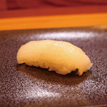 すし兆 - マコガレイを塩で