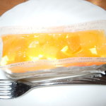 ヒロタスイーツカフェ - りんごと桃のケーキ