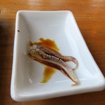 いか本家 - ゲソのお刺身。写真じゃ伝わりませんが動いています。