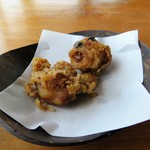 先付けのイカくちばしの唐揚げ