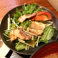 羅豚 はなれ - 焼き豚サラダ
